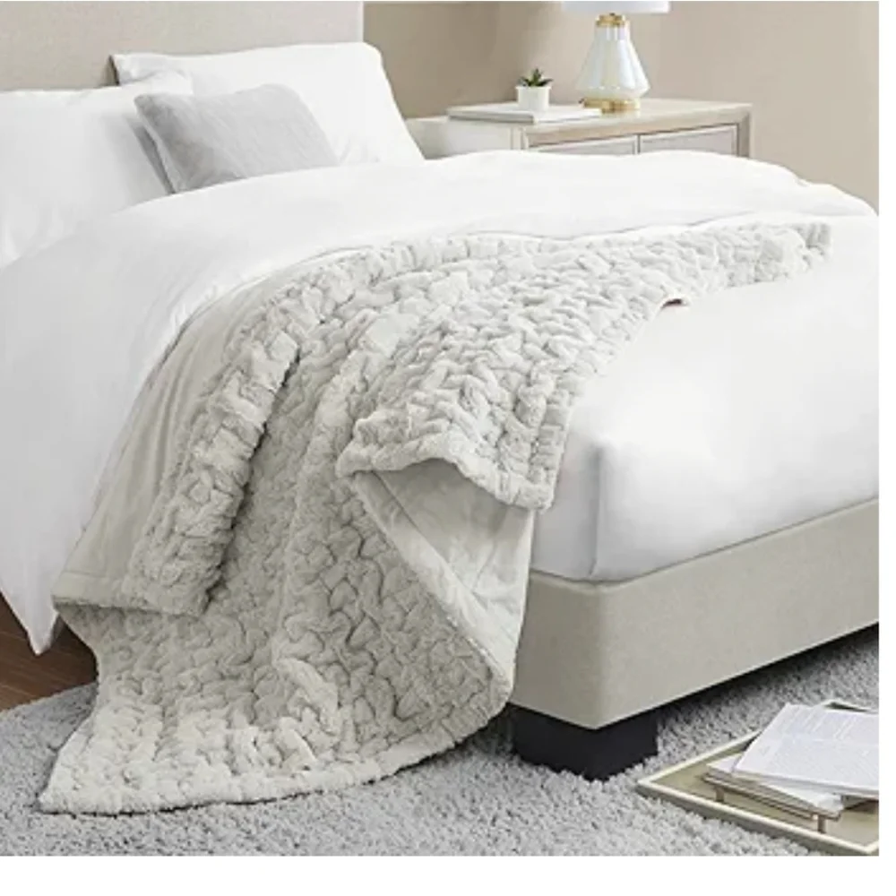 Luxurious Light Grey Textured Blanket NEW